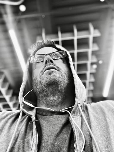 Rob Scott at the gym, looking up with focus and determination during a workout